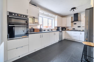 Kitchen/Breakfast- click for photo gallery